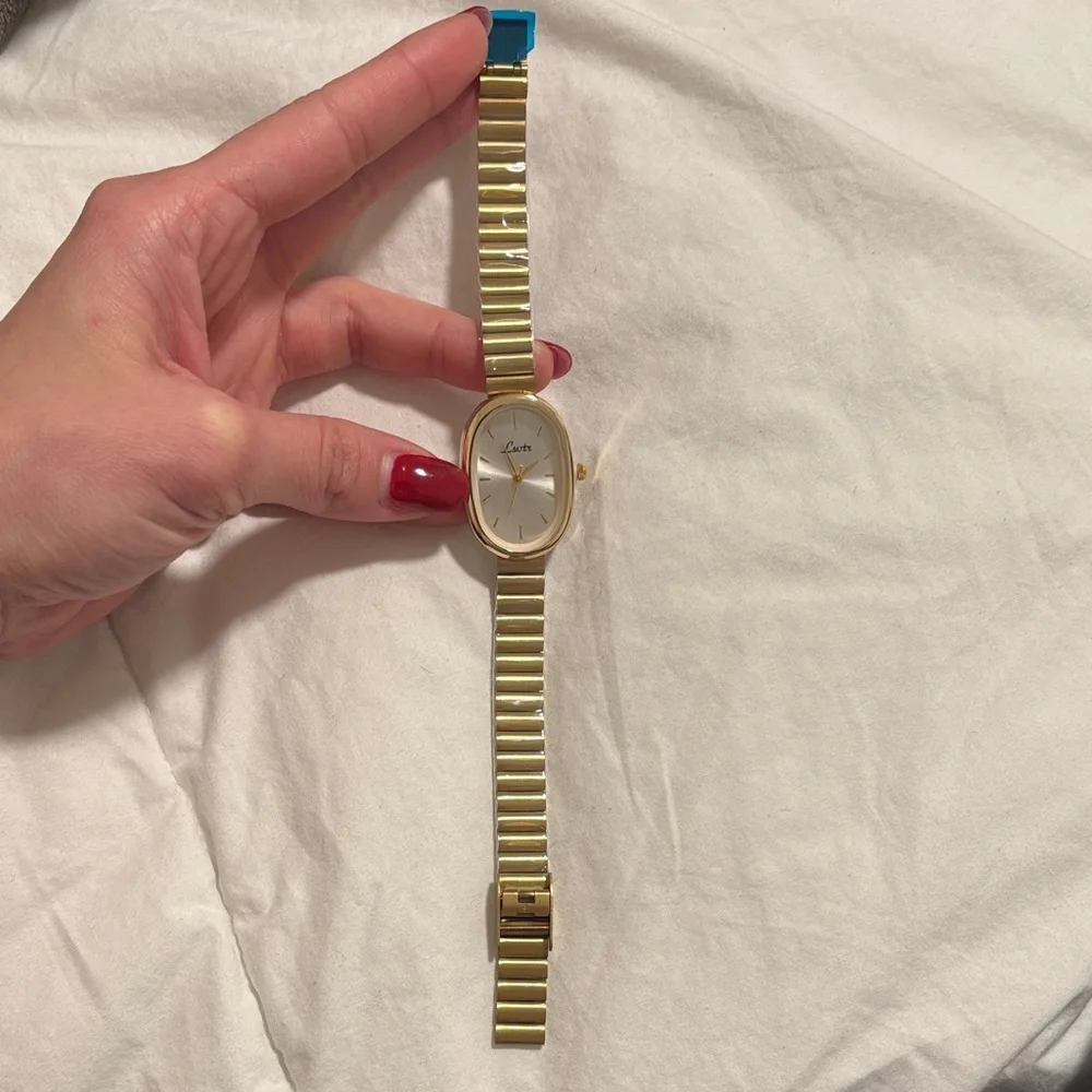 Vintage Type Gold Watch - Picture 3 of 4